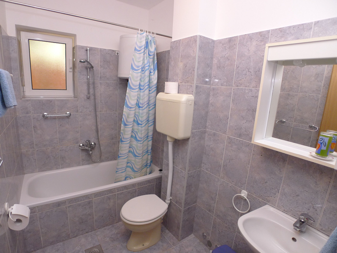 Bathroom 3, Apartment for six Persons With 3 Bedrooms and Partial sea View, Premantura