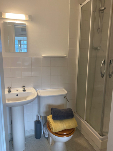 Bathroom 3, The Fleur De Lis, Somerset