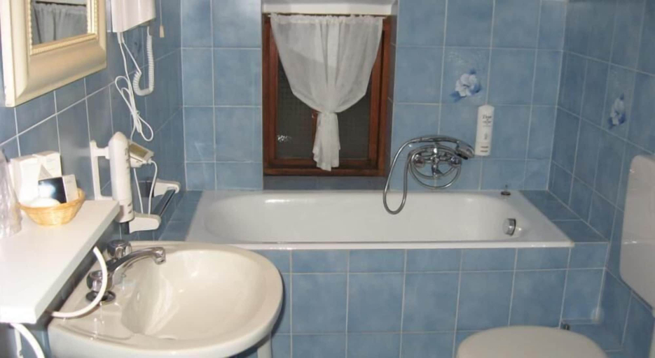 Bathroom 5, Hotel Monterosso Alto, La Spezia
