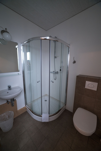 Bathroom 4, Hotel Post, Breiðdalshreppur