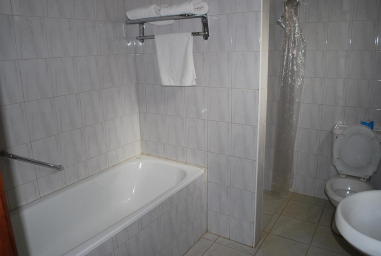 Bathroom 5, Parkview Inn, Moshi Urban