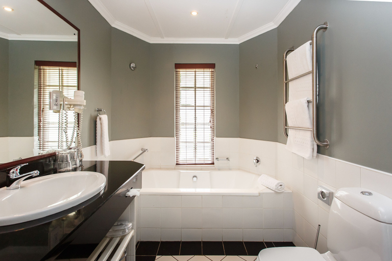 Bathroom 4, Rosenhof Boutique Hotel, Eden