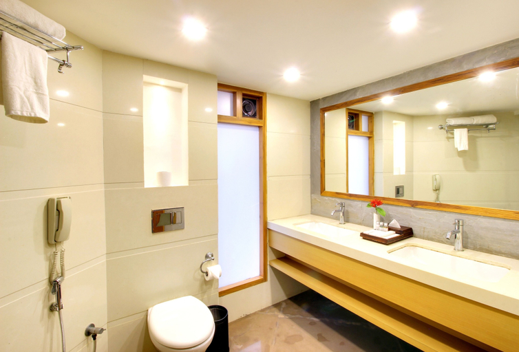Bathroom 4, Gateway Kandla Gandhidham, Kachchh