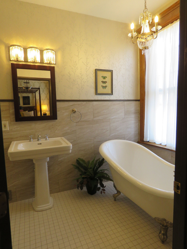 Bathroom 4, Altland House Inn and Suites, Adams