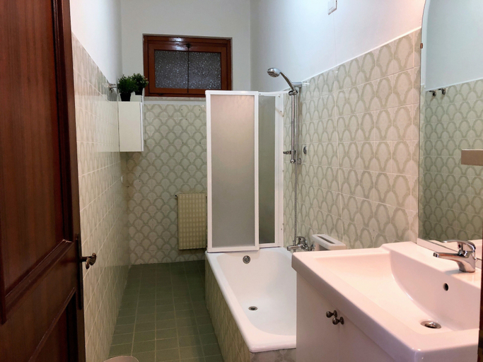 Bathroom, House Levante, Genova