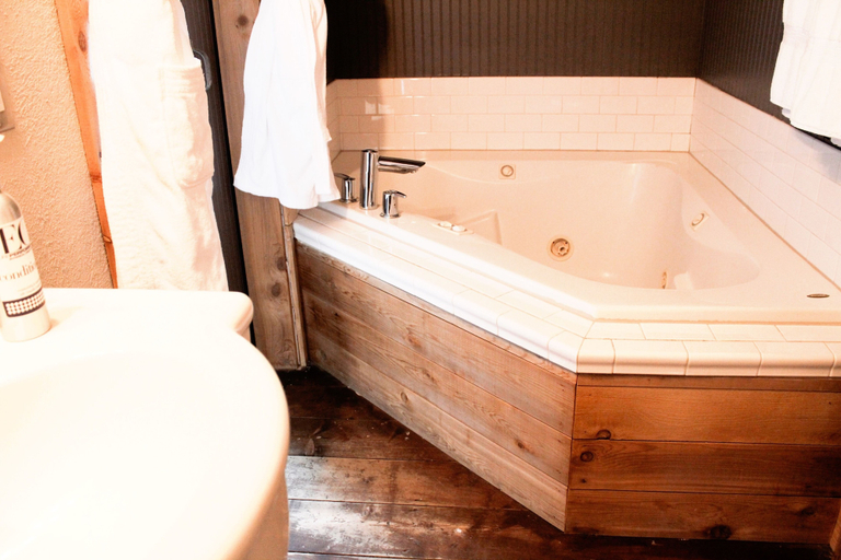 Bathroom 4, Oceanfront Inn at Discovery Coast, Pacific