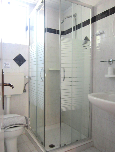 Bathroom 5, Calypso Studios, Ionian Islands