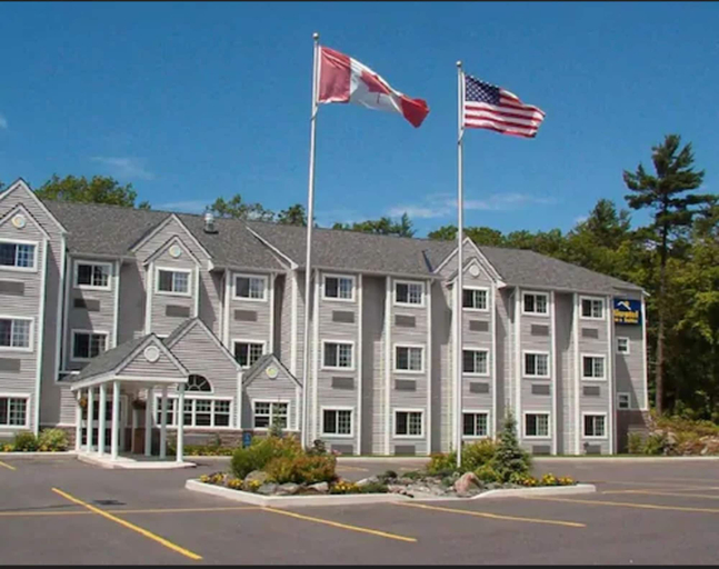 Exterior & Views 2, Parry Sound Inn & Suites, Parry Sound