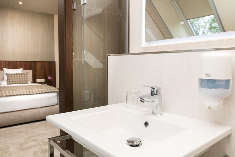 Bathroom 5, Hotel Kalvaria, Győr