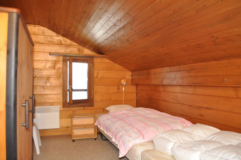 Bedroom 3, Polaris, Raron