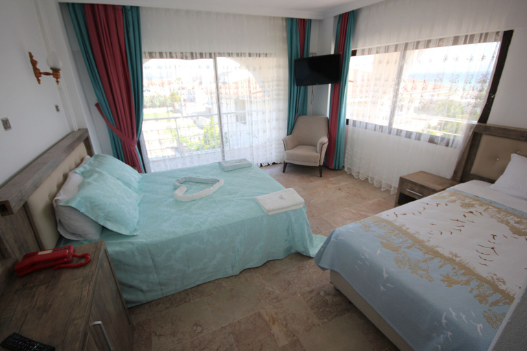 Bedroom 3, Hotel Paris, Ayvalık