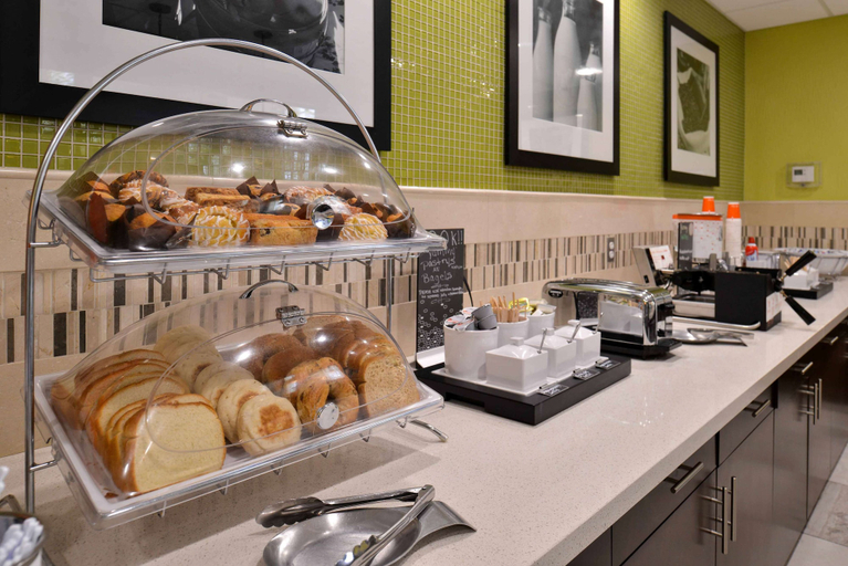 Food & Drinks 5, Hampton Inn & Suites Dallas Market Center, Dallas