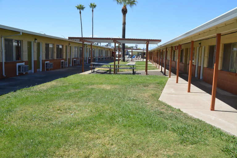 Exterior & Views 2, Gateway Inn, Tehama