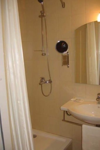 Bathroom 3, Maxima Panorama Hotel, Central