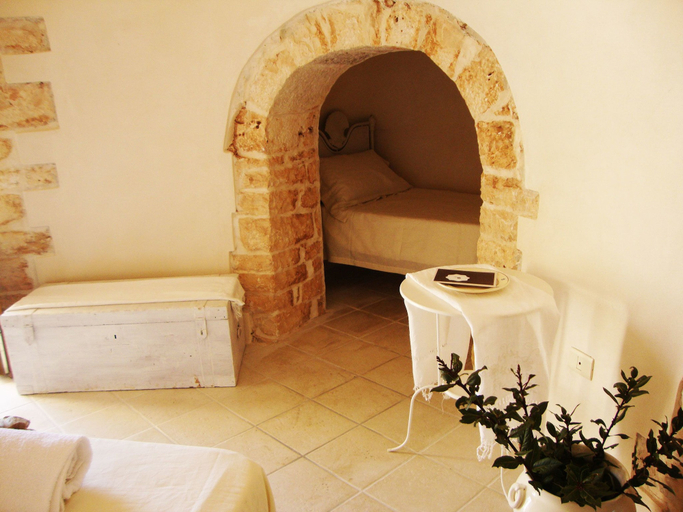 Room 4, Masseria Tinelli, Bari