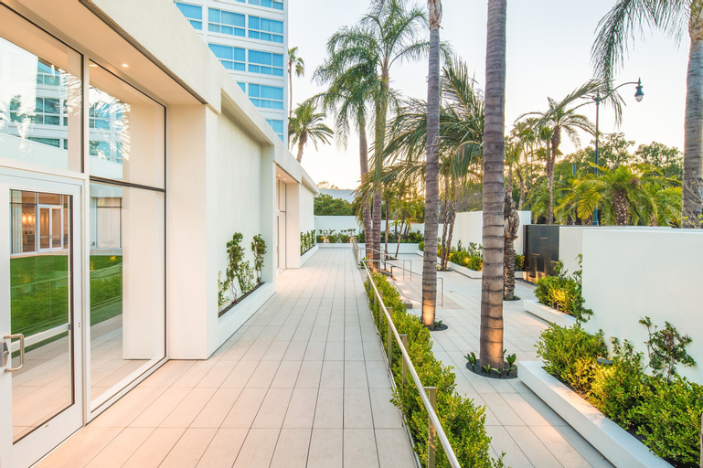 Exterior & Views 26