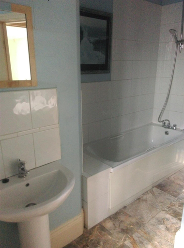 Bathroom 4, The New Beehive Inn, Bradford