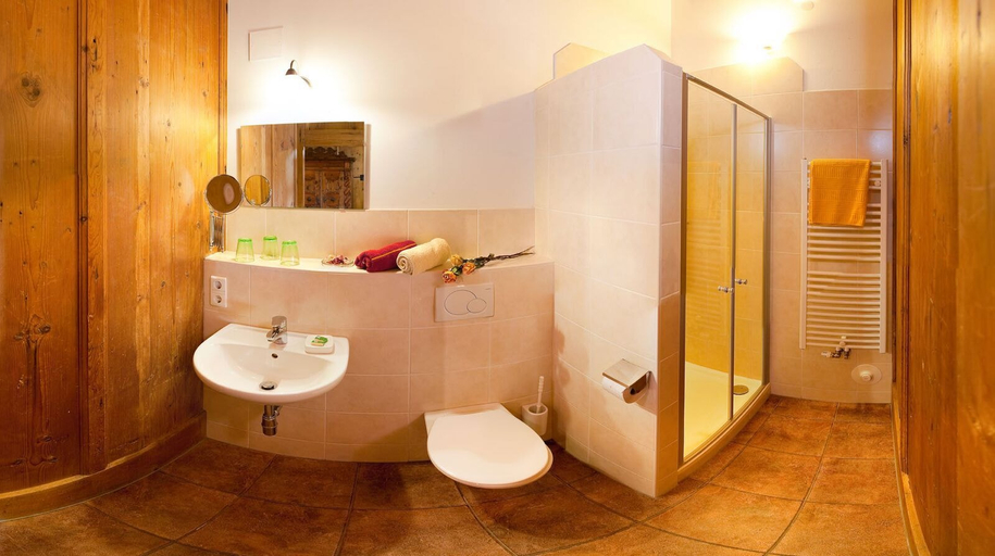 Bathroom 4, Schloss Saalhof, Zell am See