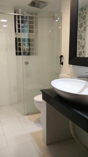 Bathroom 3, Redwan's home, Dhaka