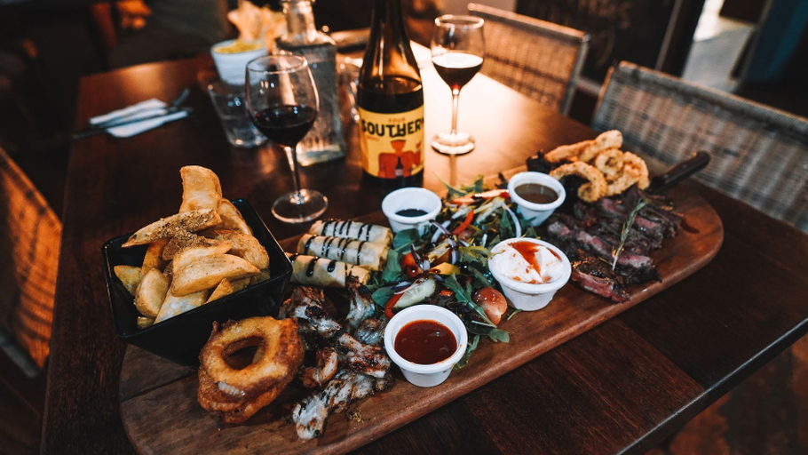 Food & Drinks 5, Ferntree Rainforest Lodge, Douglas