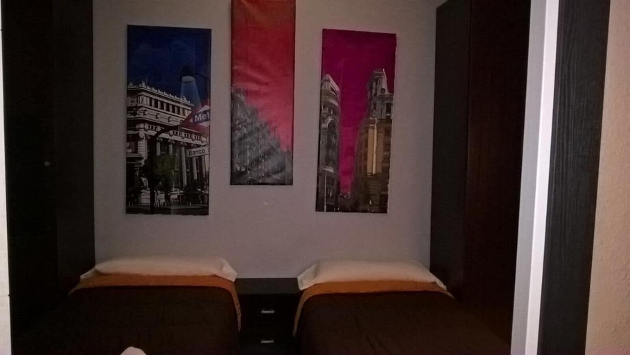 Bedroom 2, Reina Victoria Apartments & Suite, Madrid