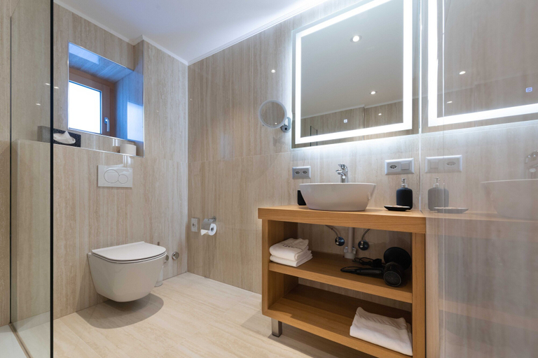 Bathroom 5, Hotel Grischuna, Albula