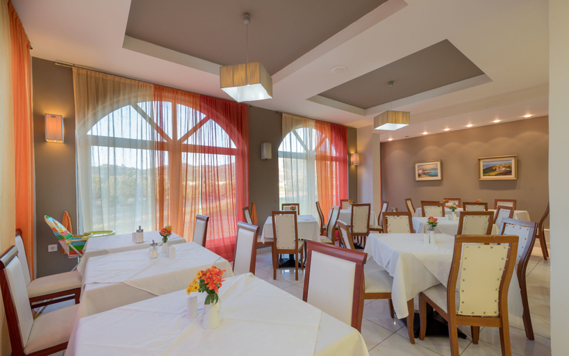 Food & Drinks 5, Denny's Inn Hotel, Ionian Islands