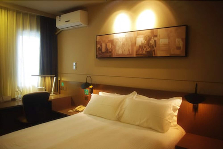 Bedroom 2, Jin Jiang Inn ShangHai HongQiao Station, Shanghai