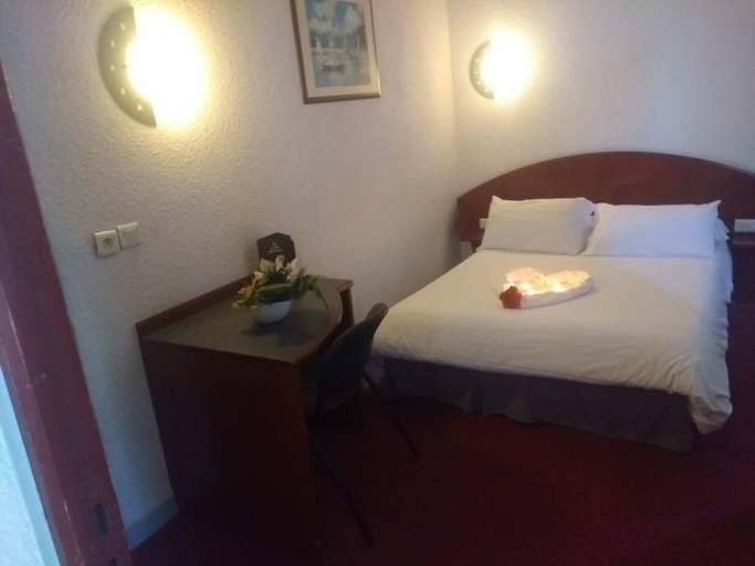 Bedroom 3, Hôtel le Clémenceau, Nord