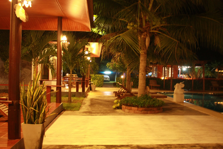 Food & Drinks 5, Waterside Resort, Pran Buri