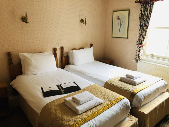 Bedroom 3, Brook Red Lion Hotel, Essex