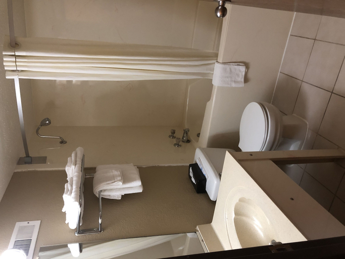 Bathroom 5, Super 8 by Wyndham Harrison AR, Boone