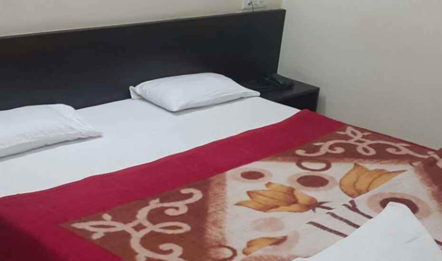 Bedroom 5, Iroomz VKG Complex, Bijapur