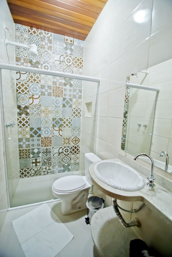 Bathroom 4, Vila Noah Pousada, Parati