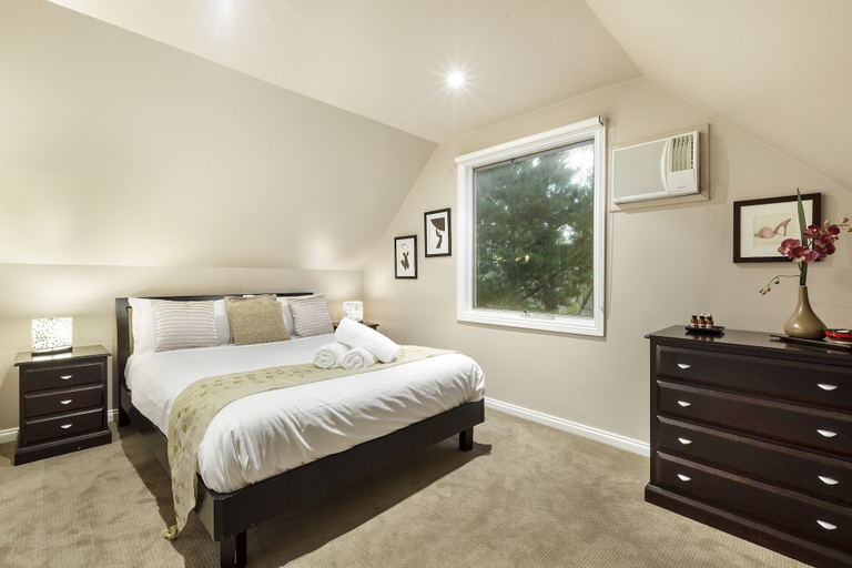 Bedroom 3, Briars Cottage - Daylesford, Hepburn - East