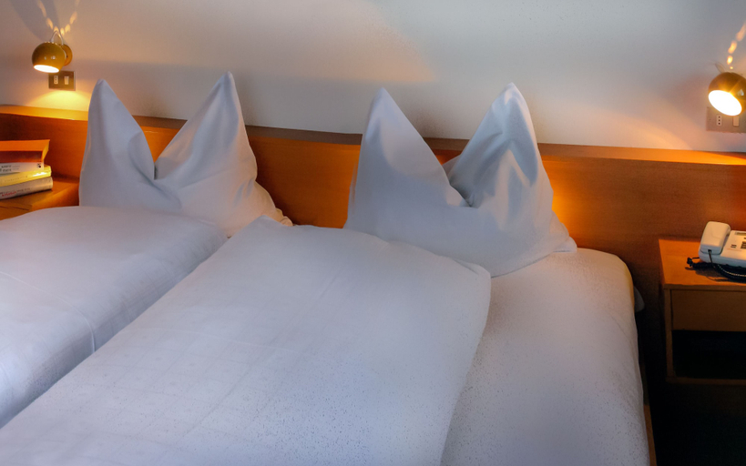 Bedroom 3, Hotel Adler, Bolzano