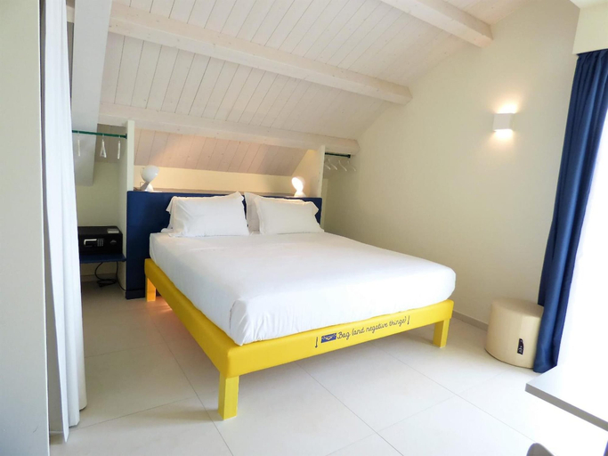 Bedroom 4, Hotel Trevi, Rimini