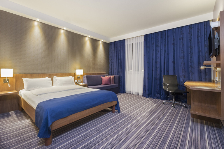 Bedroom 3, Holiday Inn Express FRIEDRICHSHAFEN by IHG, Bodenseekreis