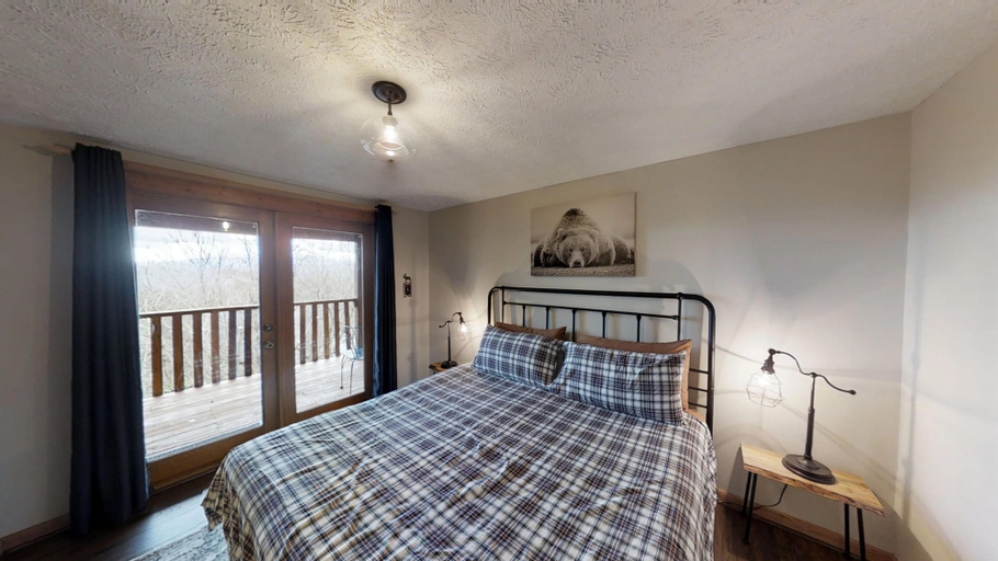 Bedroom 2, A Bear's Eye View, Sevier