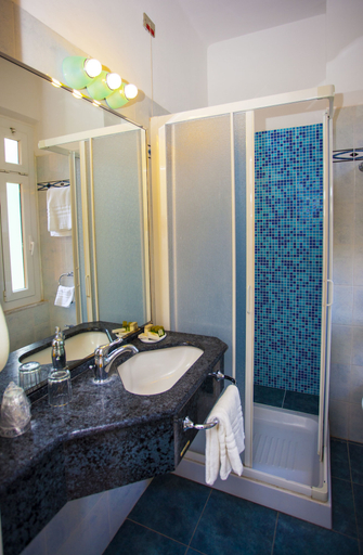 Bathroom 5, Hotel delle Rose, La Spezia