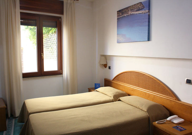 Bedroom 3, Hotel Sporting, Napoli
