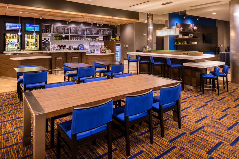 Food & Drinks 5, Courtyard Jacksonville, Onslow