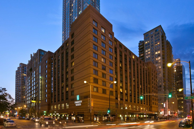 Exterior & Views 2, Embassy Suites by Hilton Chicago Downtown River North, Cook