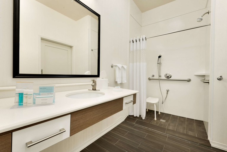 Bathroom 5, Hampton Inn & Suites Monroe, Ouachita