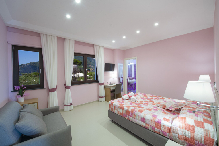 Bedroom 2, Villa Paradise Resort, Salerno