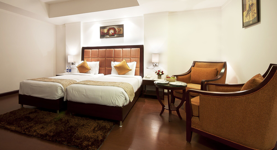 Bedroom 2, The Golden Plaza Hotel & Spa, Panchkula
