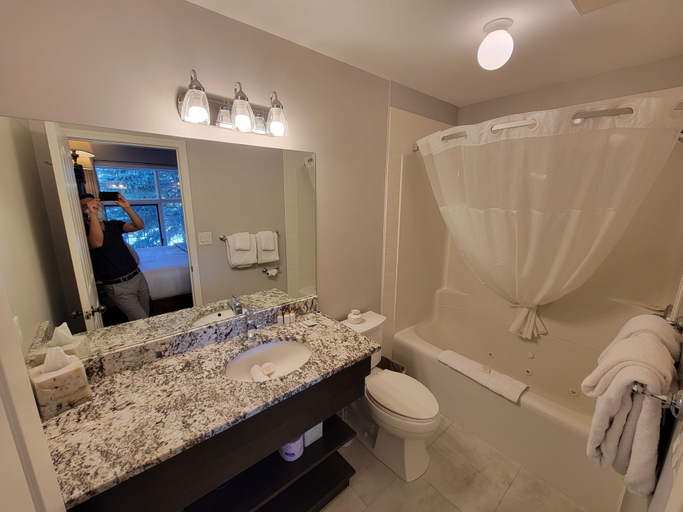 Bathroom 4, The Georgetown Inn, Division No. 15