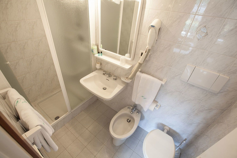 Bathroom 3, Hotel Prealpi, Bergamo