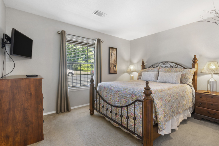 Bedroom 3, The Escape in Branson, Taney