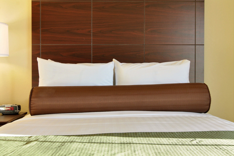 Bedroom 3, Cobblestone Hotel & Suites - Beulah, Mercer